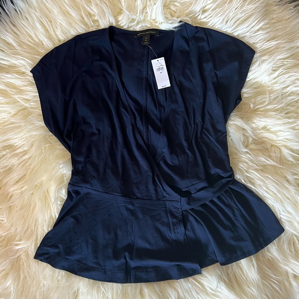Banana republic top in navy color size xs